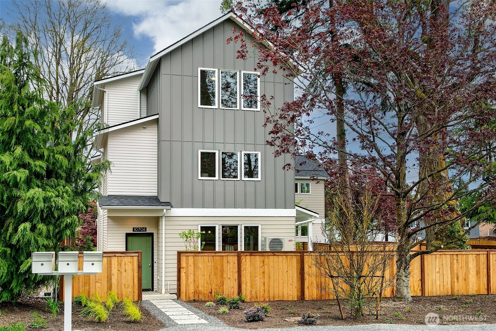 Property Photo: 10706 Fremont Avenue N WA 98133