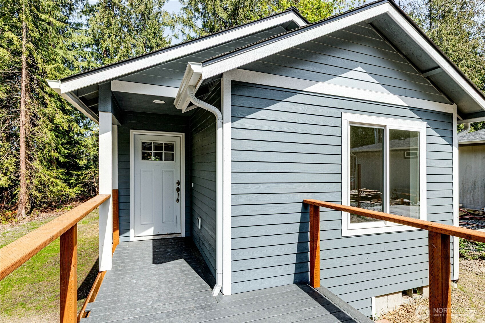 Property Photo: 1116 1/2 W 17th WA 98363