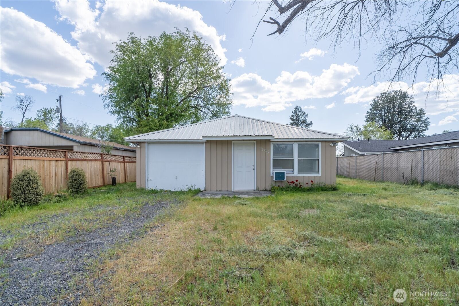 Property Photo:  19160  Franklin Street NW  WA 98851