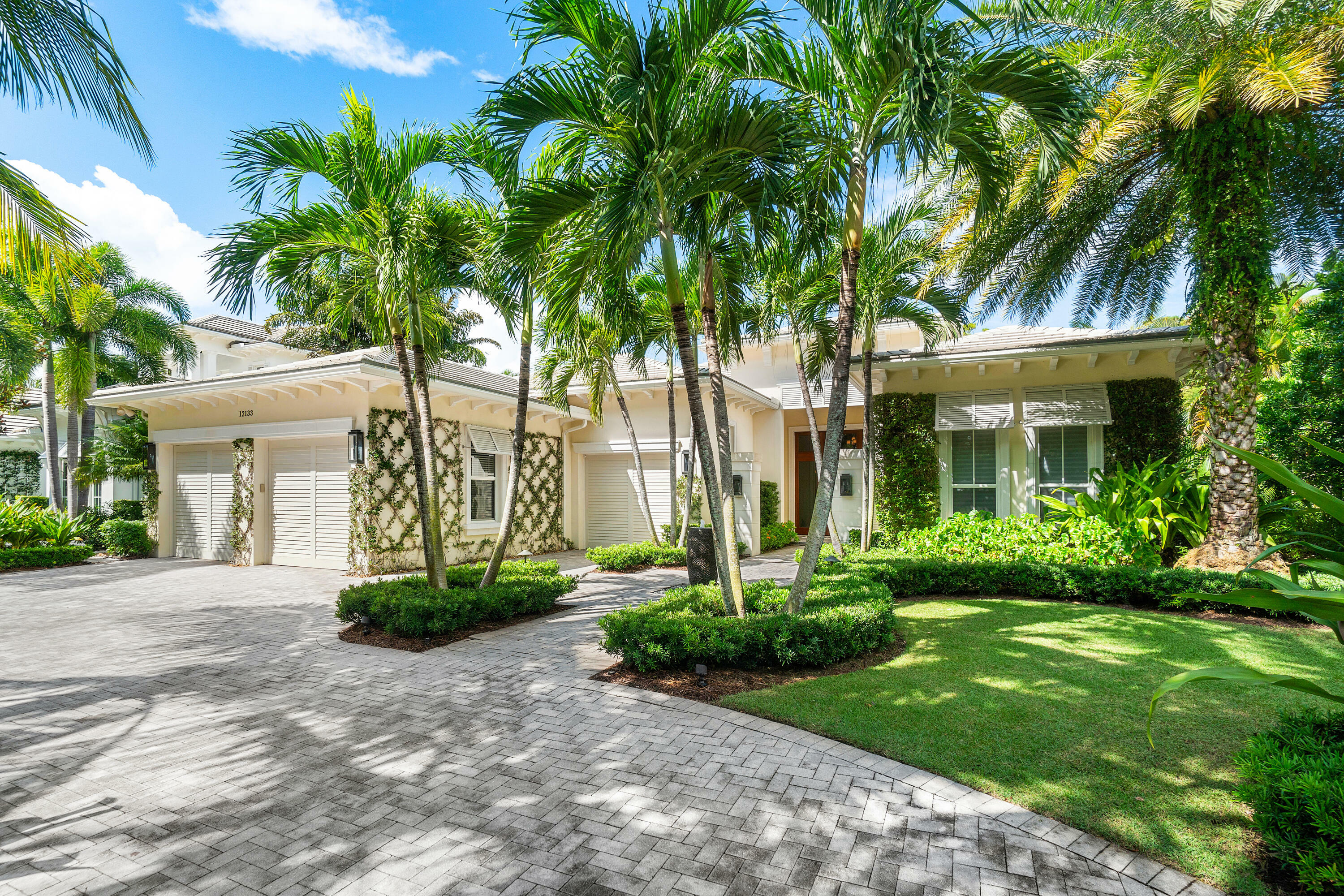 Property Photo: 12133 Plantation Way FL 33418