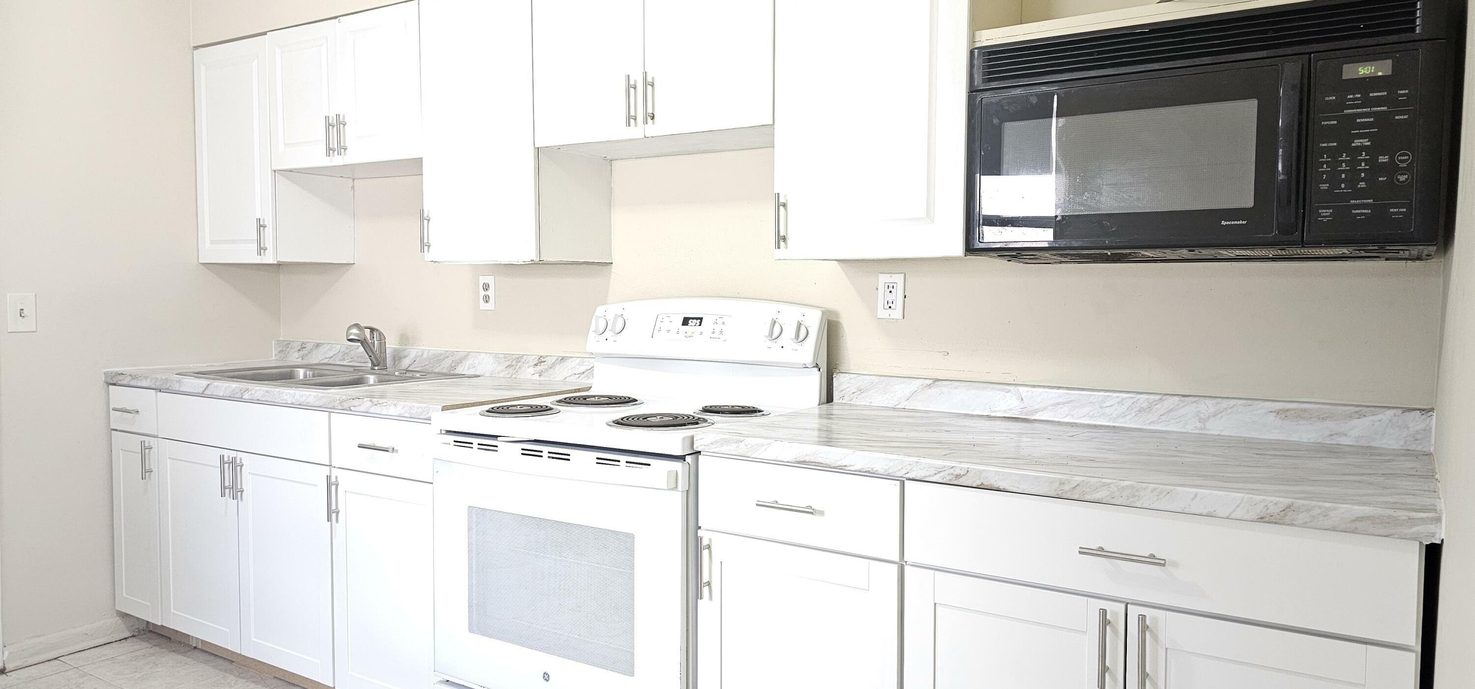 Property Photo: 151 NE 185th Terrace FL 33179