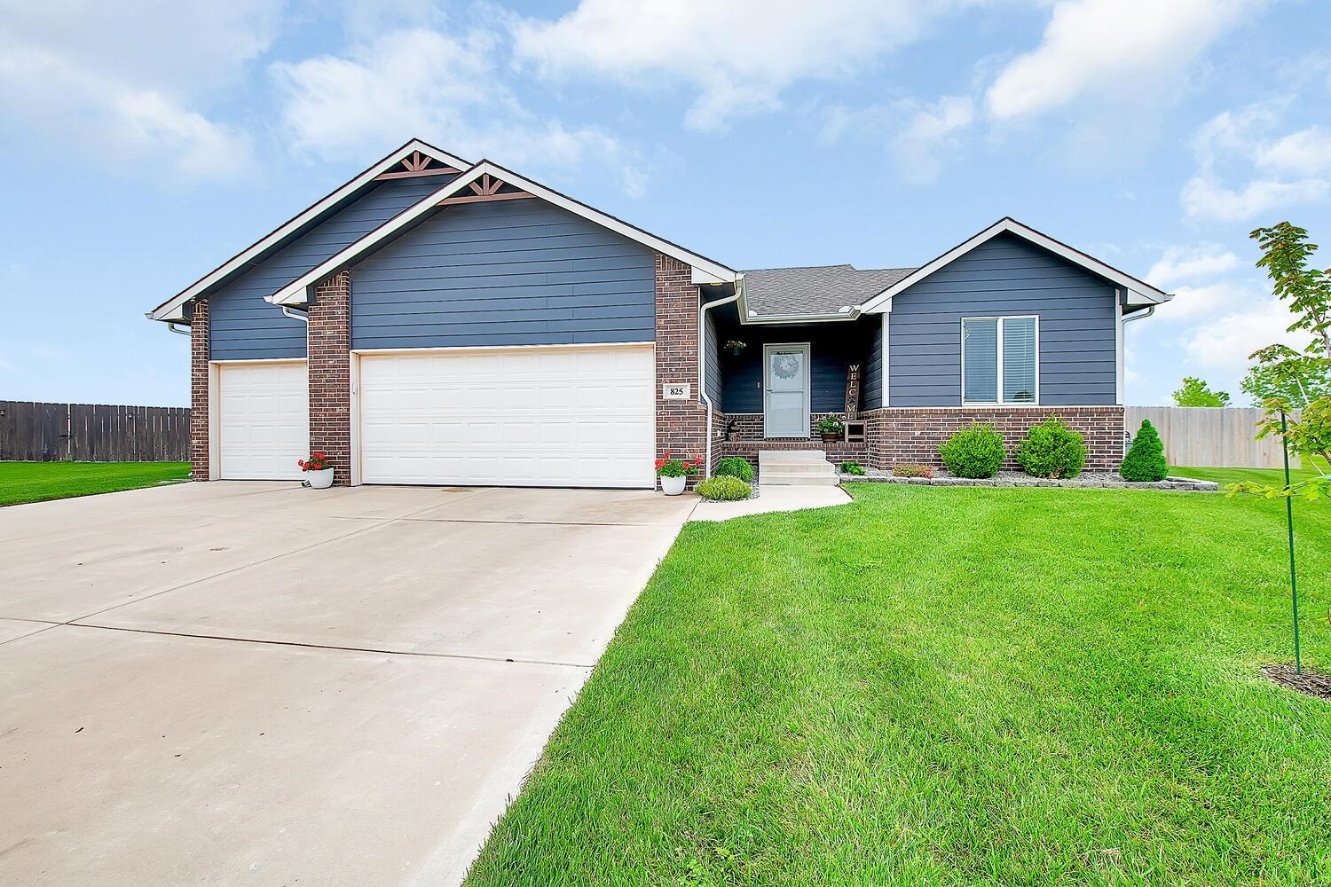 Property Photo: 825 S Cattail Cir KS 67060