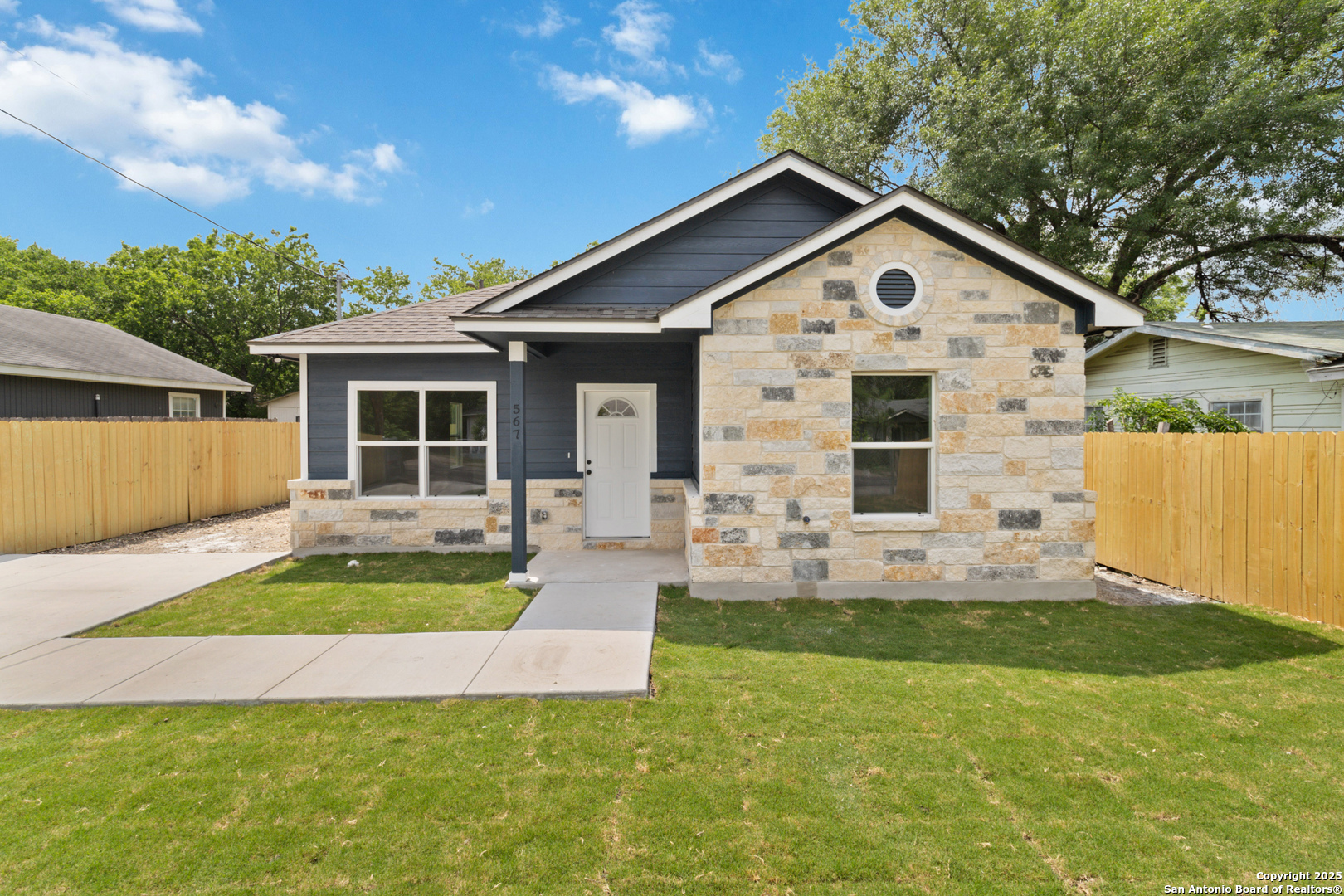 Property Photo: 567 N San Horacio TX 78228