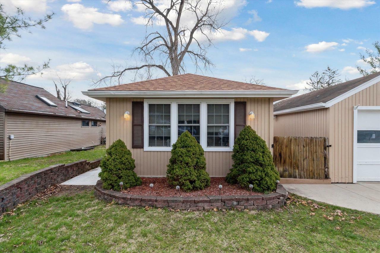 Property Photo: 8910 North Wood Street WI 53563