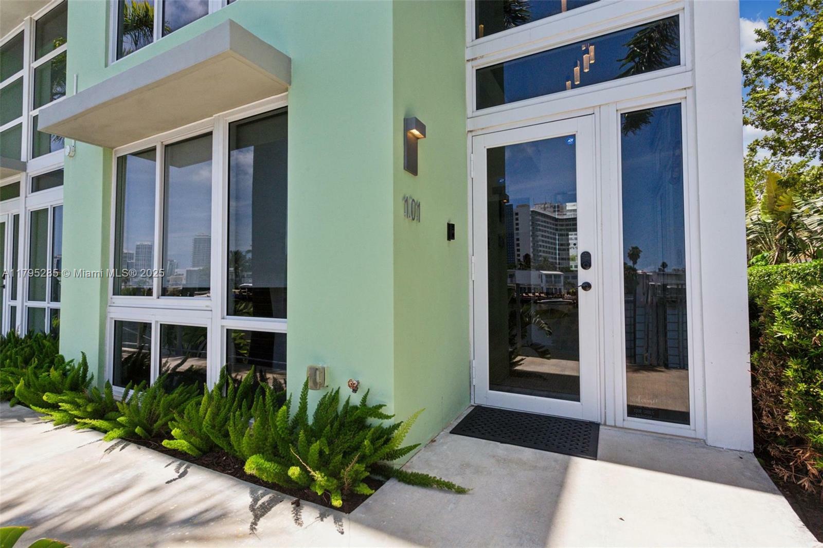 Property Photo: 101 N Shore Dr FL 33141