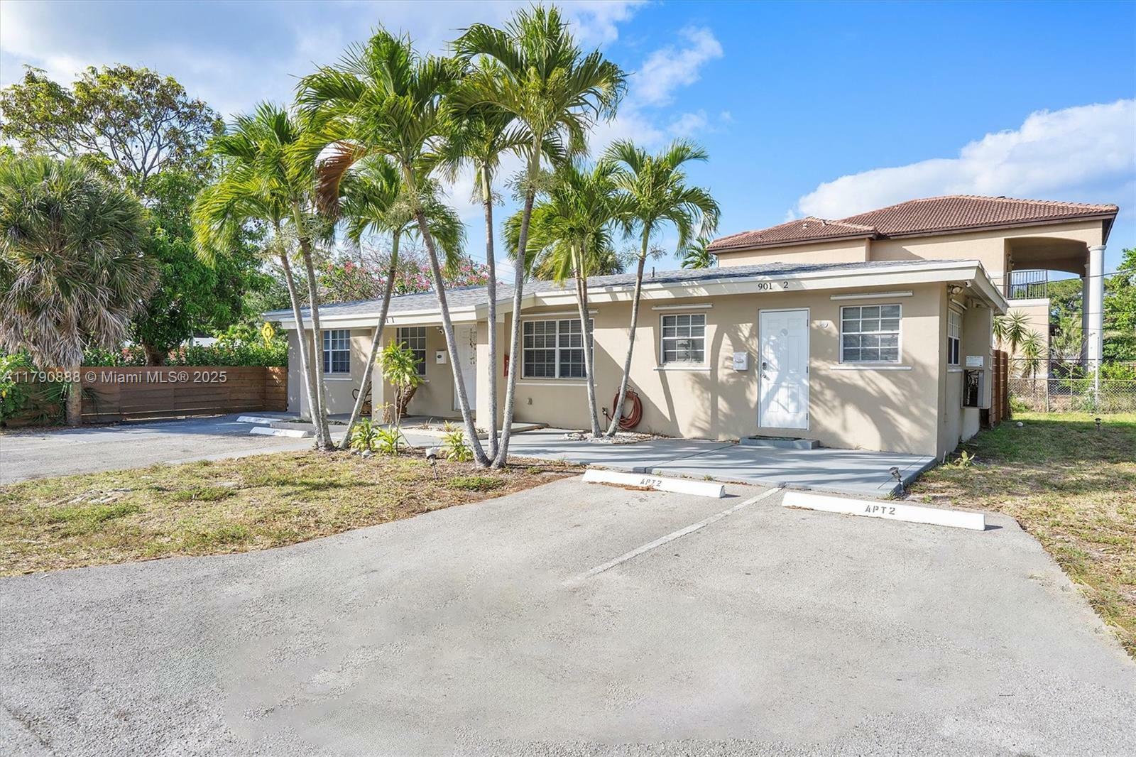 Property Photo: 901 NE 16th St FL 33304