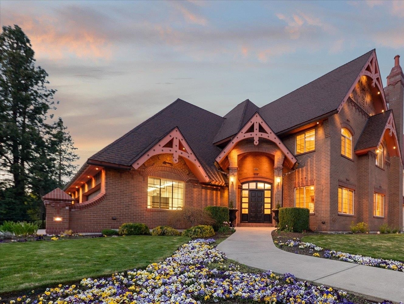Property Photo: 1909 E Pinecrest Rd WA 99203