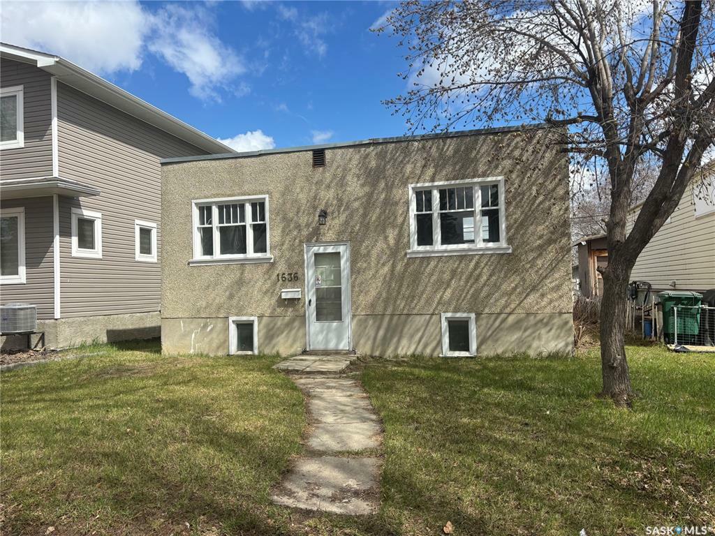 Property Photo: 1636 C Avenue N SK S7L 1L5