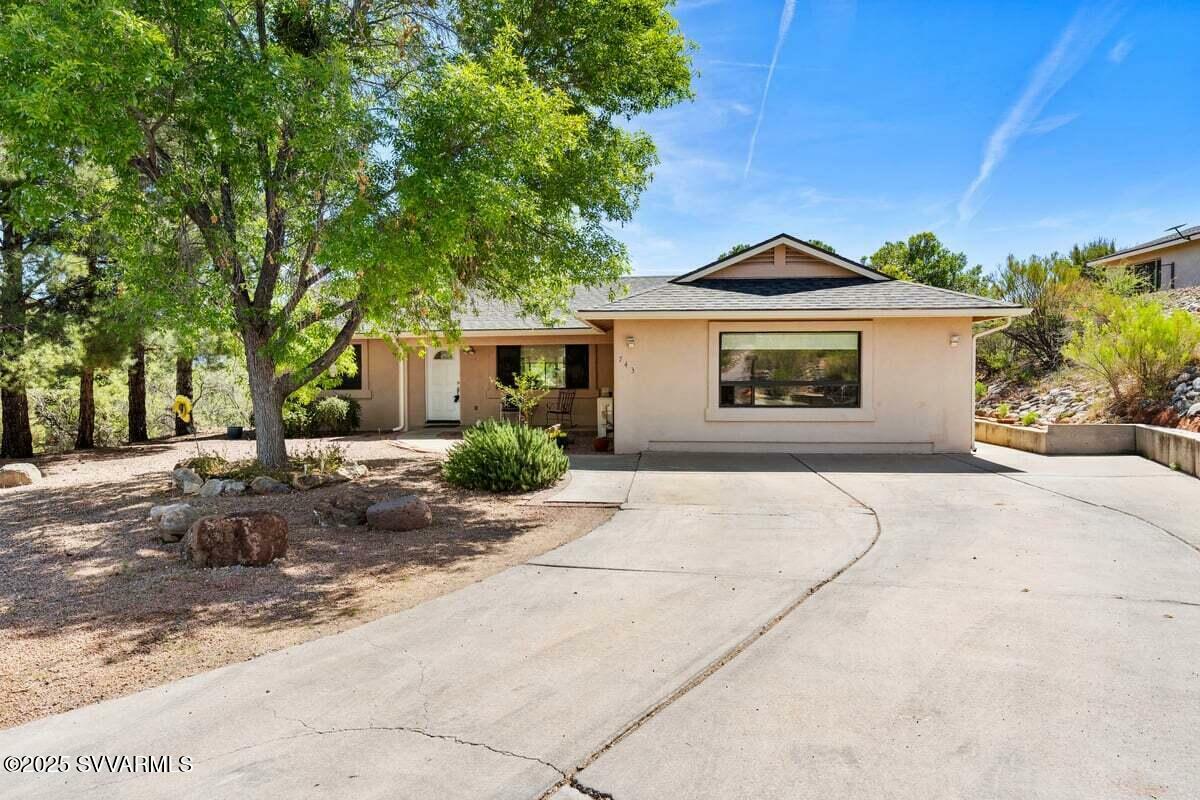 Property Photo: 743 E Cherry Hills Way AZ 86326