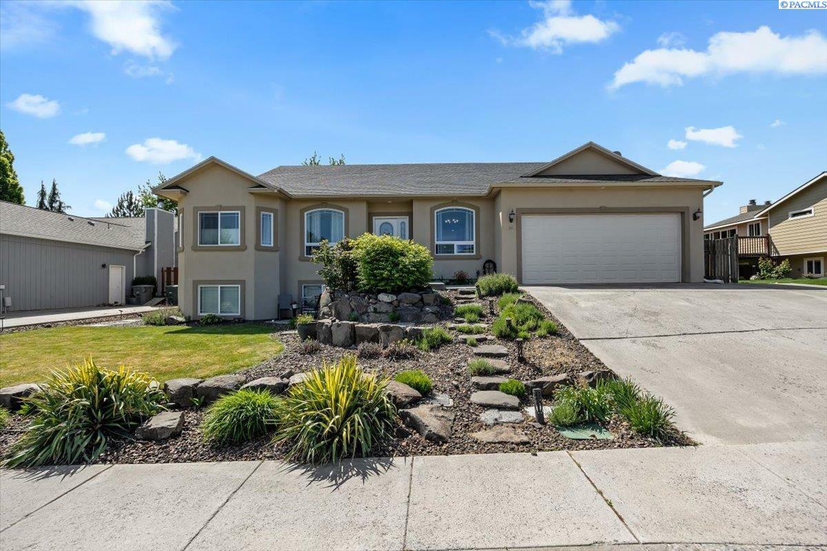 Property Photo: 311 Tieton St WA 99352
