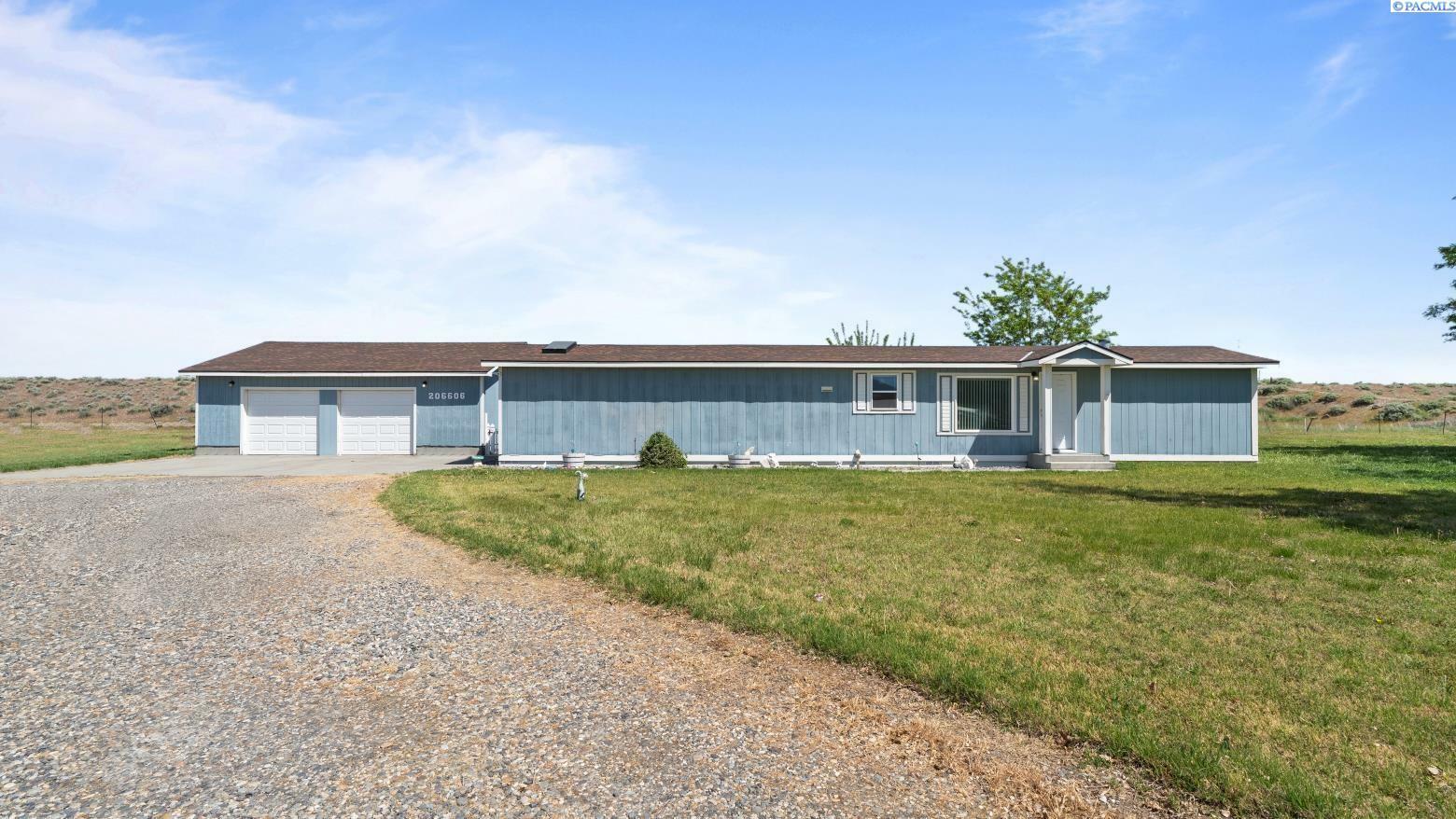 Property Photo: 206606 E 10th WA 99337