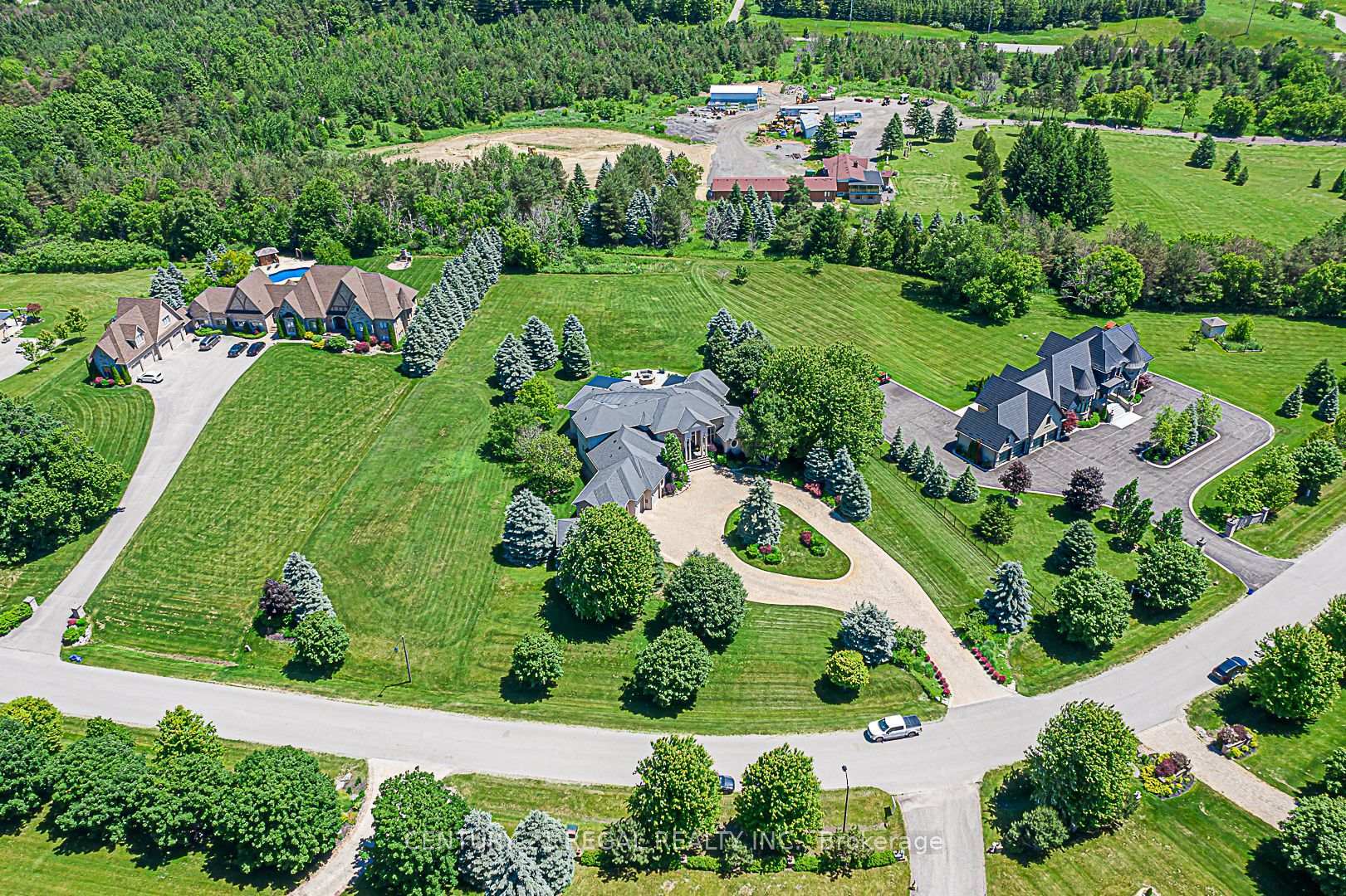 Photo de la propriété: 16 Lake Woods Drive ON L4A 1P9
