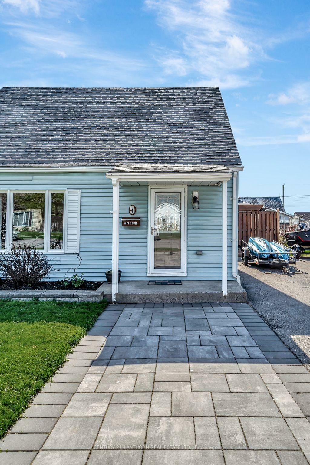 Property Photo: 5 Johnson Road ON K8V 2W6
