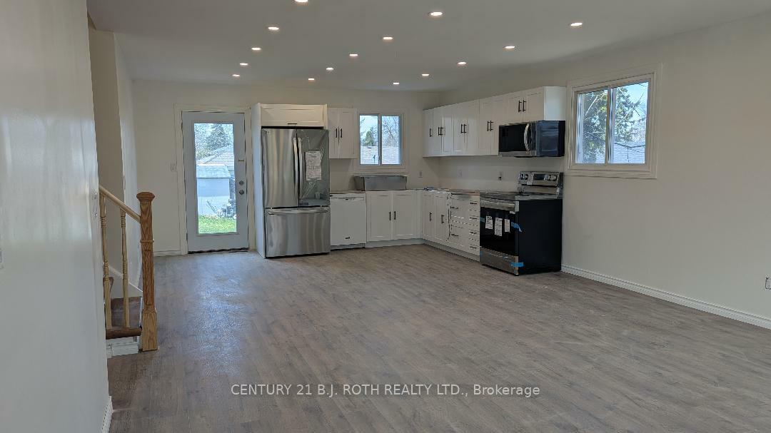 Property Photo: 20 Meadowland Avenue Upper ON L4N 2Y4