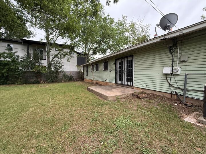 Property Photo: 1703 Loreto Drive TX 78721