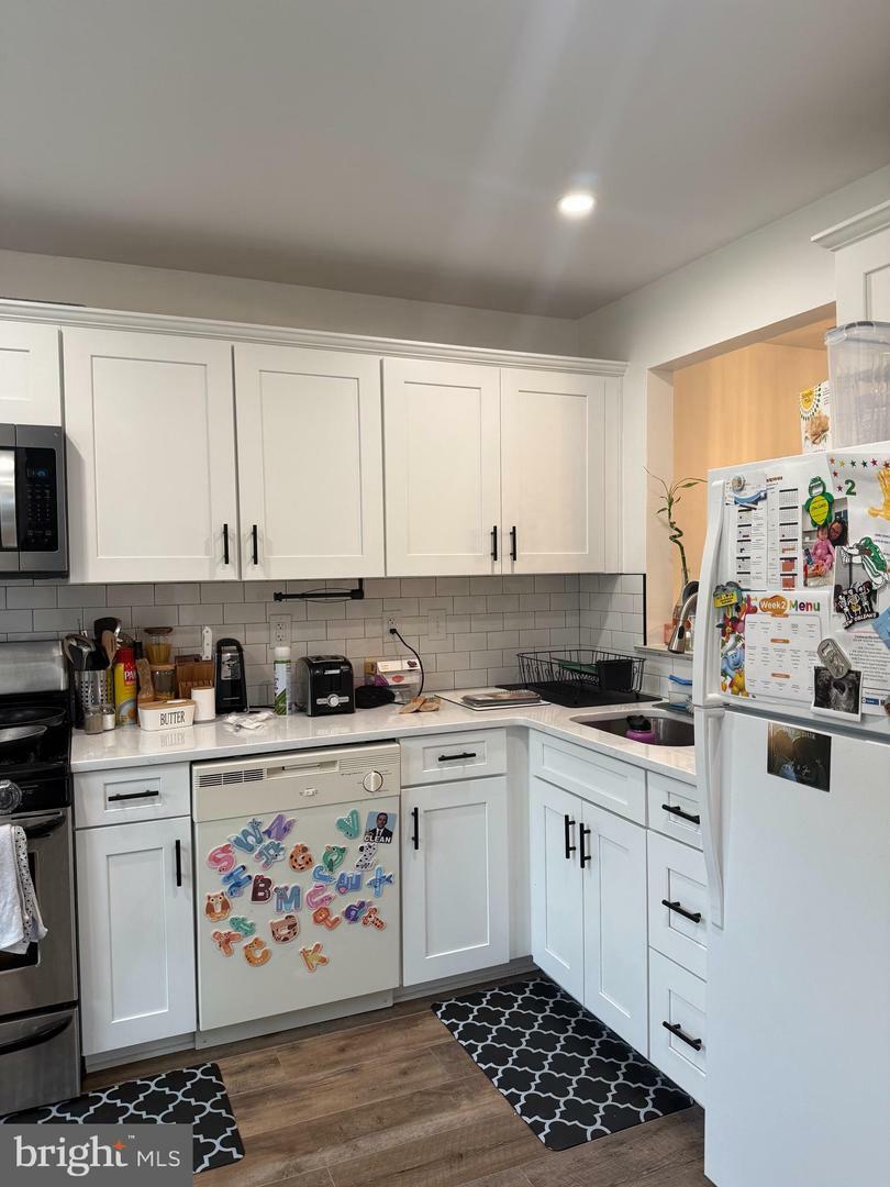 Property Photo: 414 Atlanta Court NJ 08080