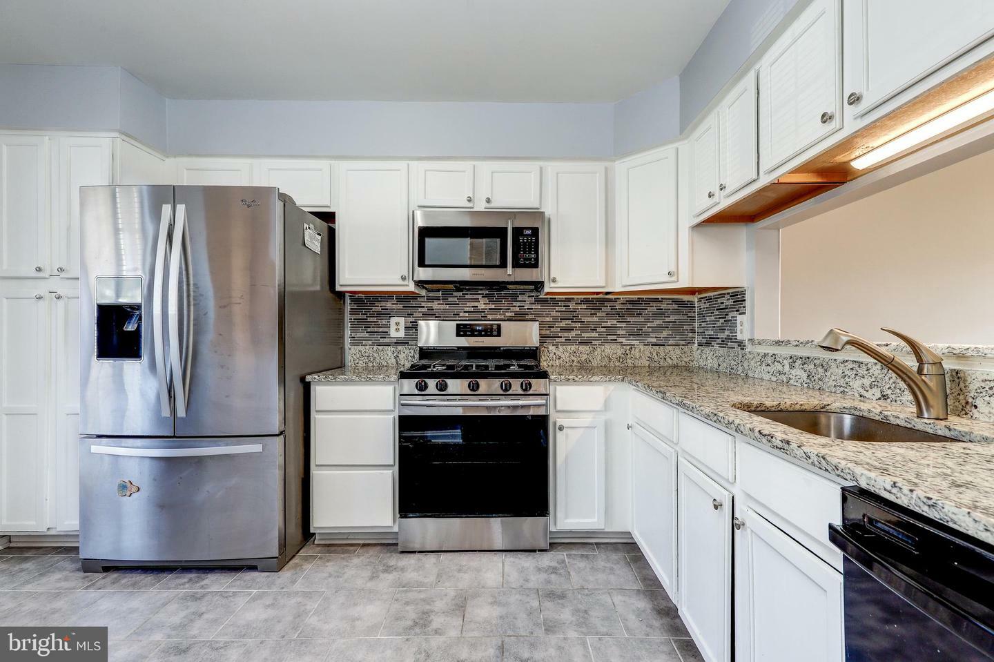 Property Photo: 1939 Inglebrook Drive VA 22192