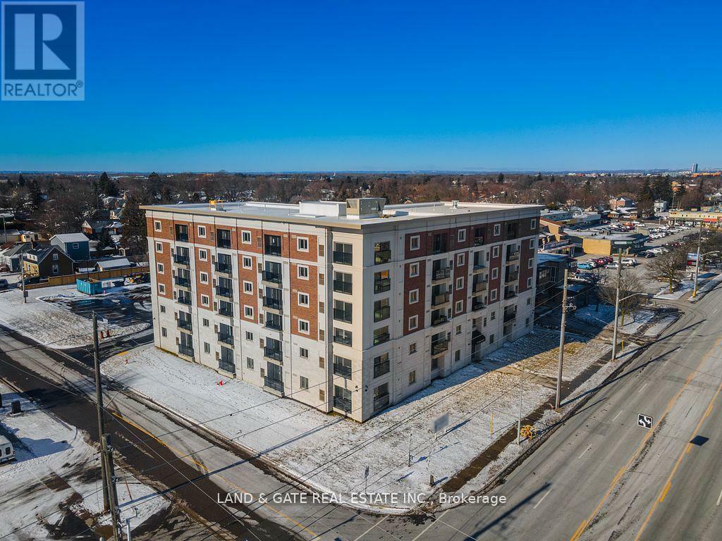 Property Photo: 976 Simcoe Street North 405 ON L1G 4W4