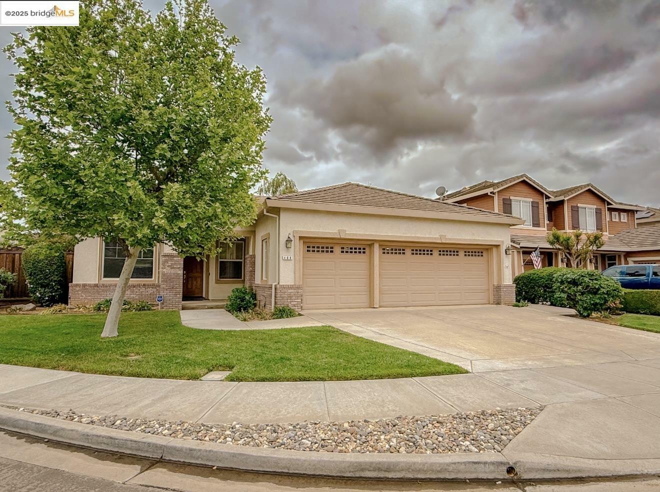 Property Photo: 400 Madison Ct CA 94513