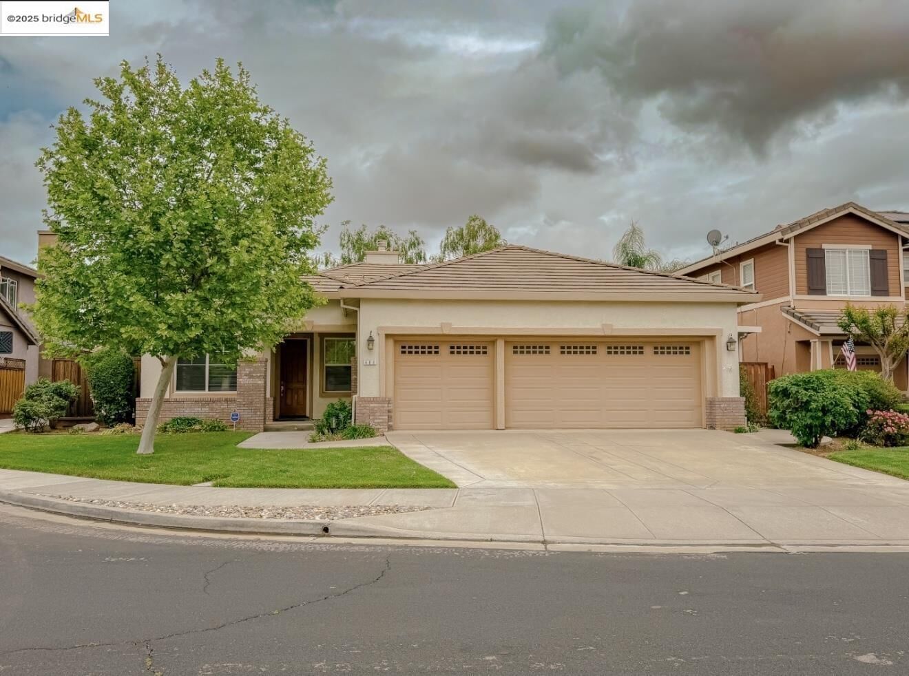 Property Photo: 400 Madison Ct CA 94513