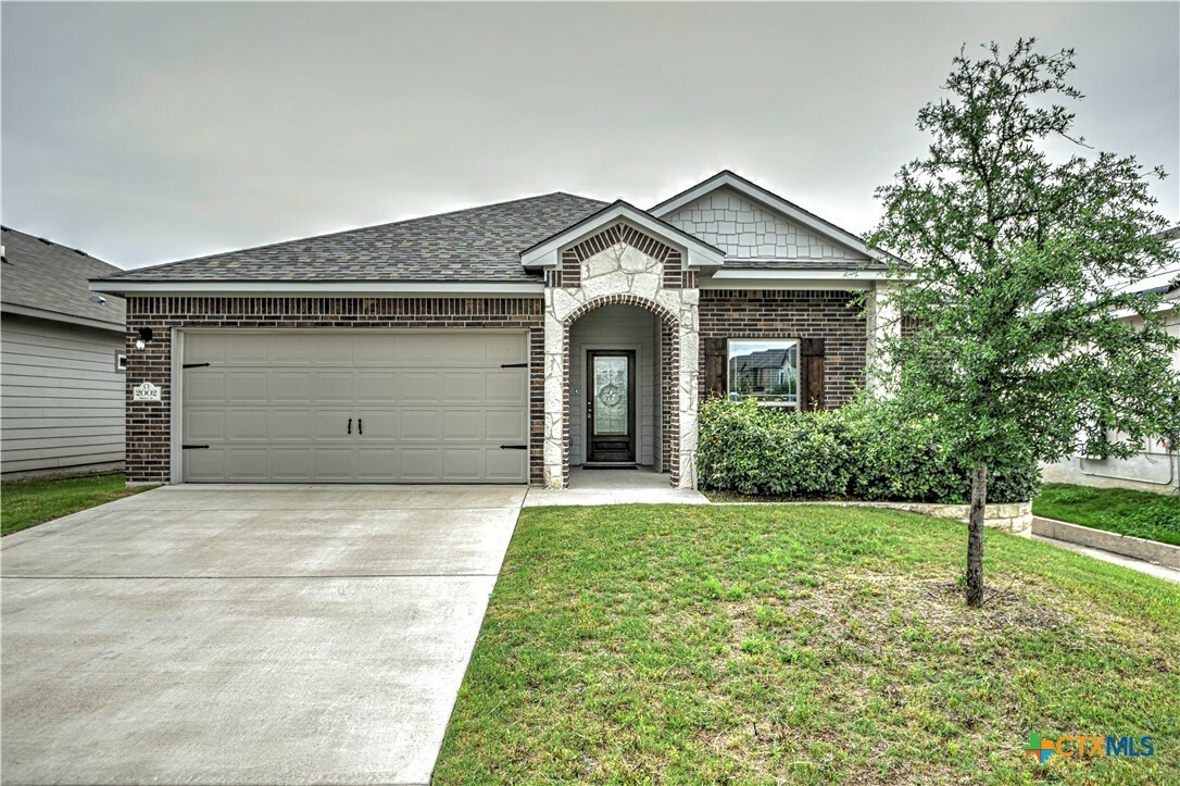 Property Photo: 2002 Hayes Street TX 76502