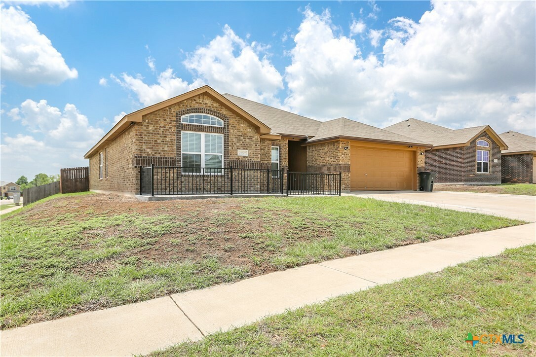 Property Photo: 2100 Golden Eagle Drive TX 76549