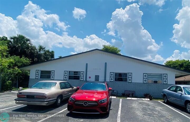 Property Photo: 2233-2239 NW 57th Ave FL 33313