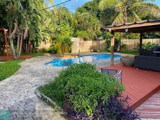 Property Photo: 1434 NE 16th Ave FL 33304