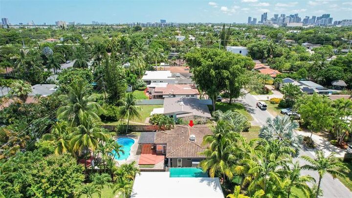 Property Photo:  1434 NE 16th Ave  FL 33304 