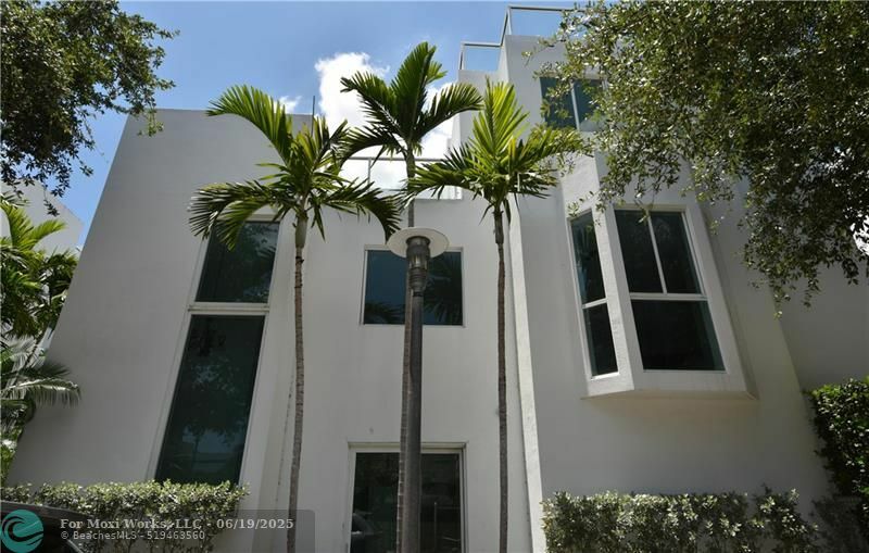 Property Photo: 783 NE 4th Ave 6 FL 33304