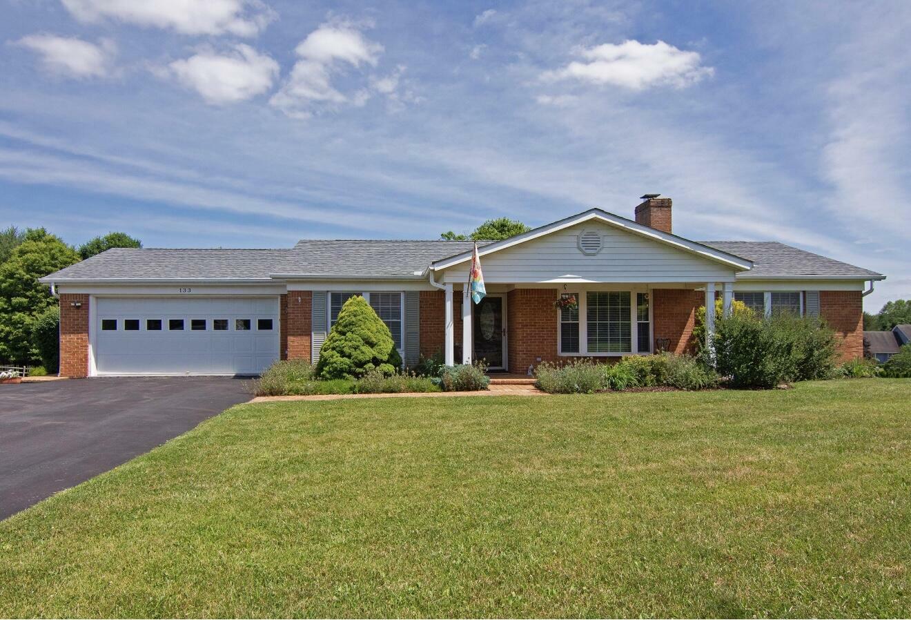 133 Sunshine Dr  Lewisburg WV 24901 photo