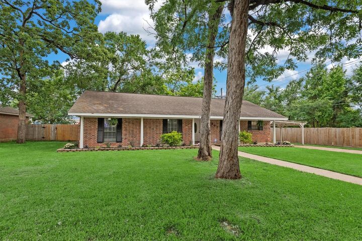 Property Photo:  227 Oak Hollow Street  TX 77301 