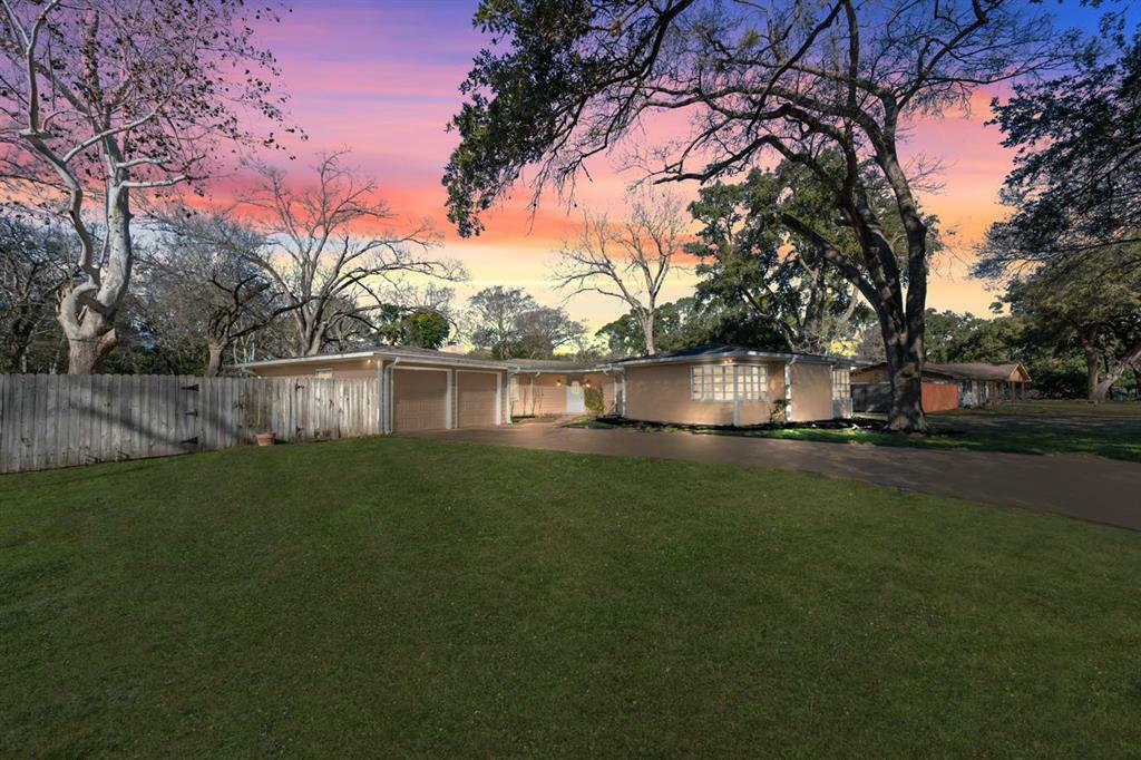Property Photo: 1905 Avenue D TX 77493