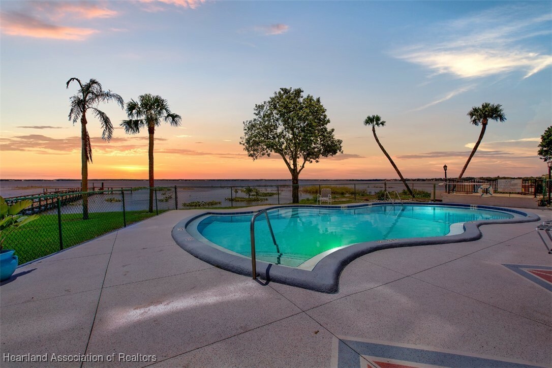 Property Photo: 2131 Lakeview Drive 308 FL 33870