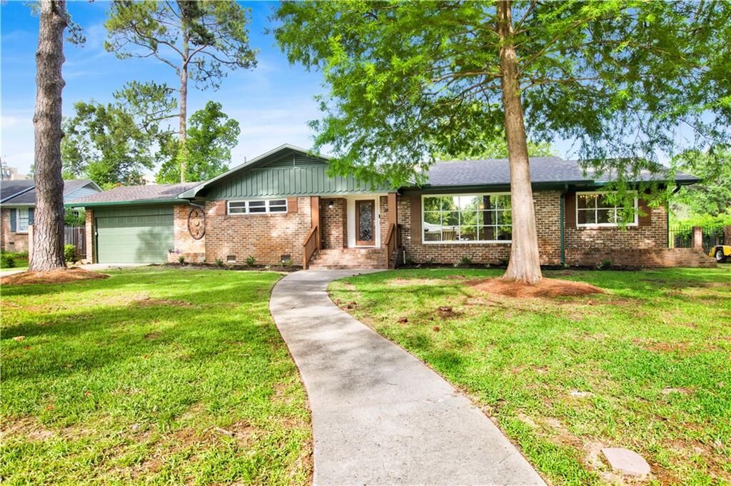 Property Photo:  300 Indian Creek Drive E  AL 36607 