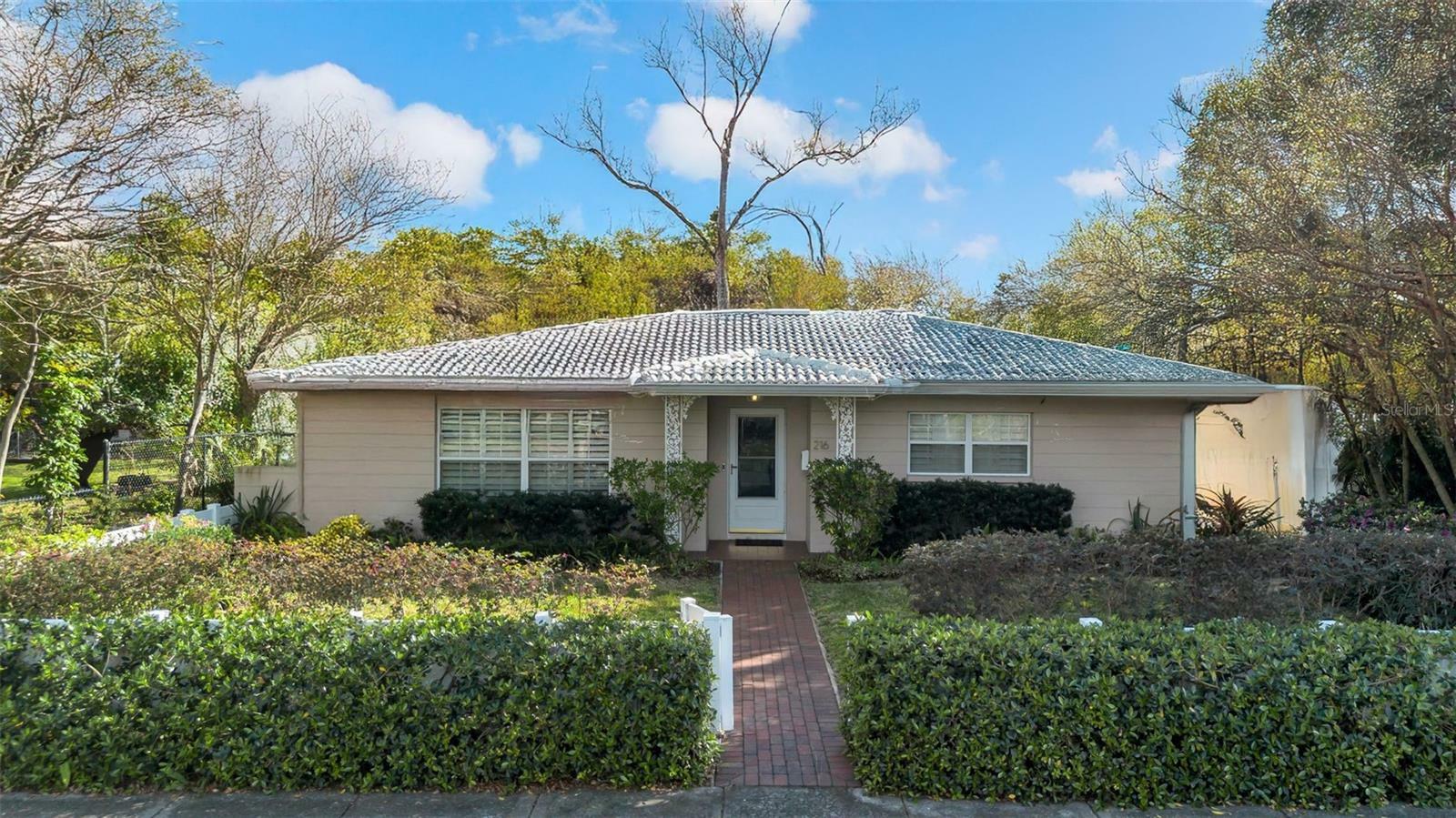 Property Photo: 216 21st Avenue NE FL 33704