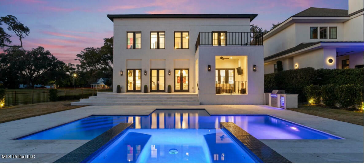 Property Photo: 924 E Beach Boulevard MS 39501