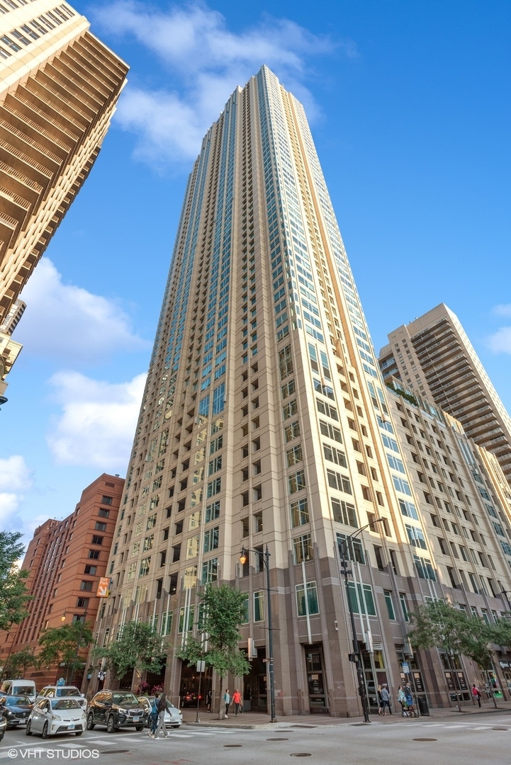 33 W Ontario Street Ph-C  Chicago IL 60654 photo