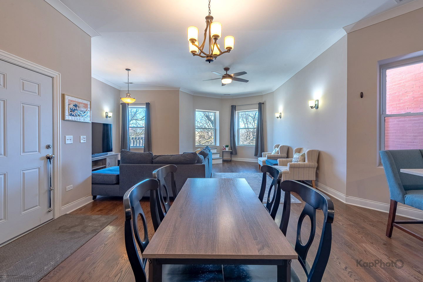Property Photo: 4520 S King Drive 4B IL 60653