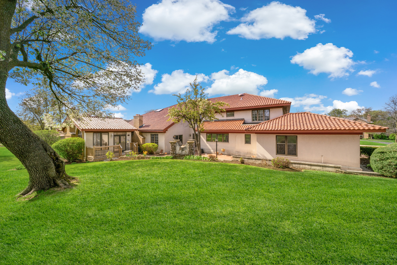 Property Photo: 2014 Midwest Club Parkway IL 60523