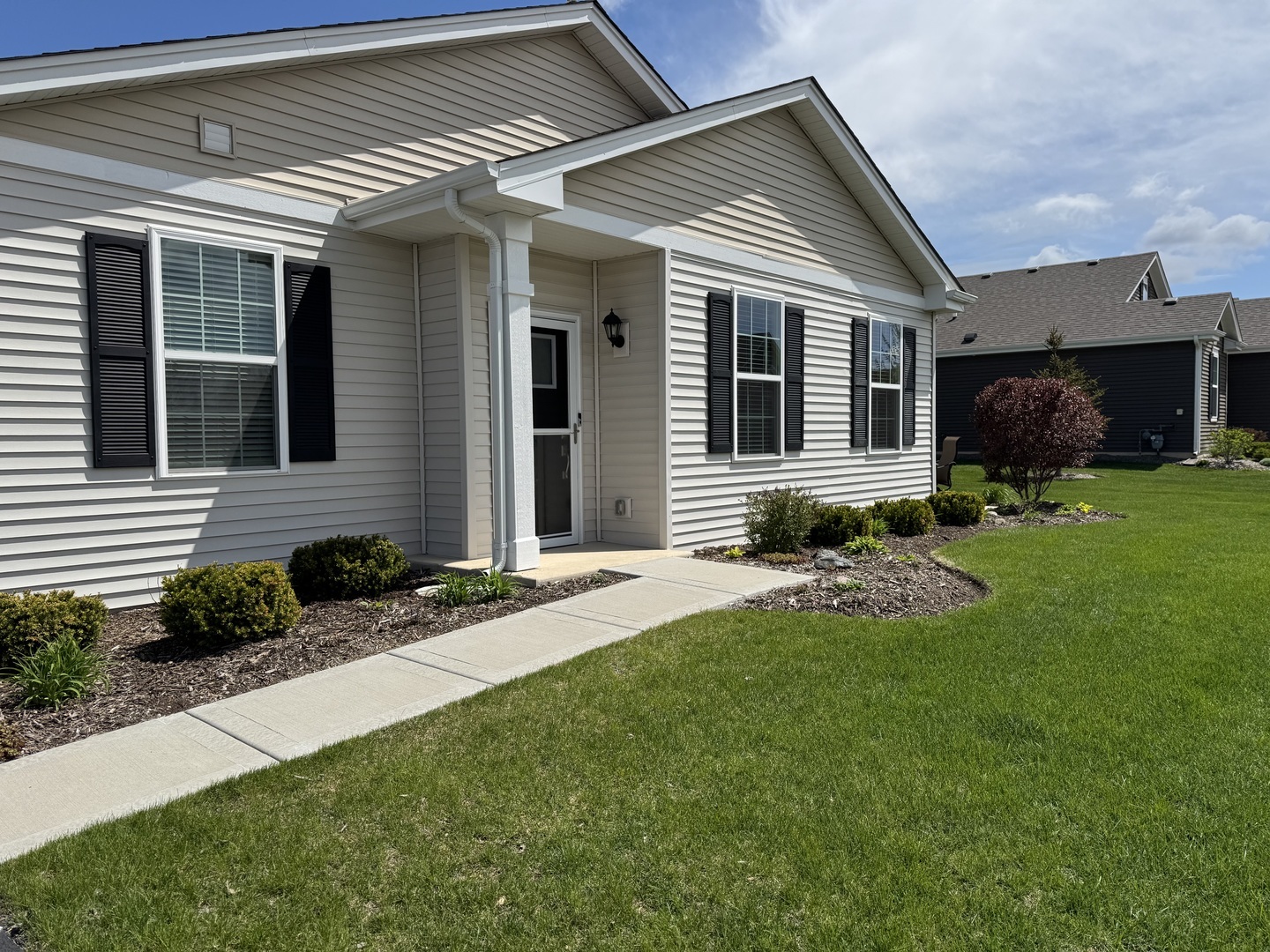 Property Photo: 1024 Crestview Lane IL 60140