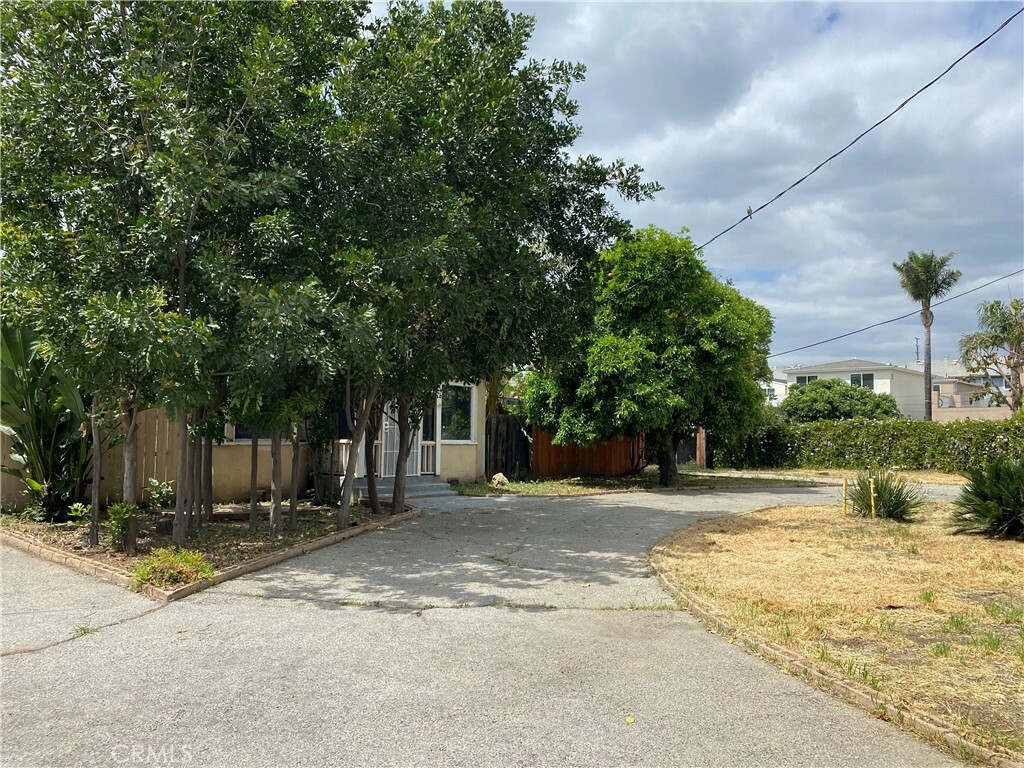 Property Photo: 9019 Noble Avenue CA 91343