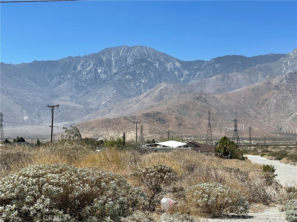 Property Photo: 55200 Hatton Place CA 92282