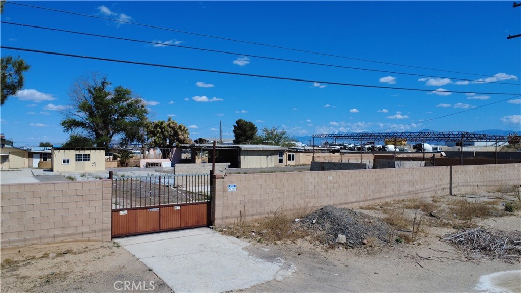 Property Photo: 42336 5th Street E CA 93535