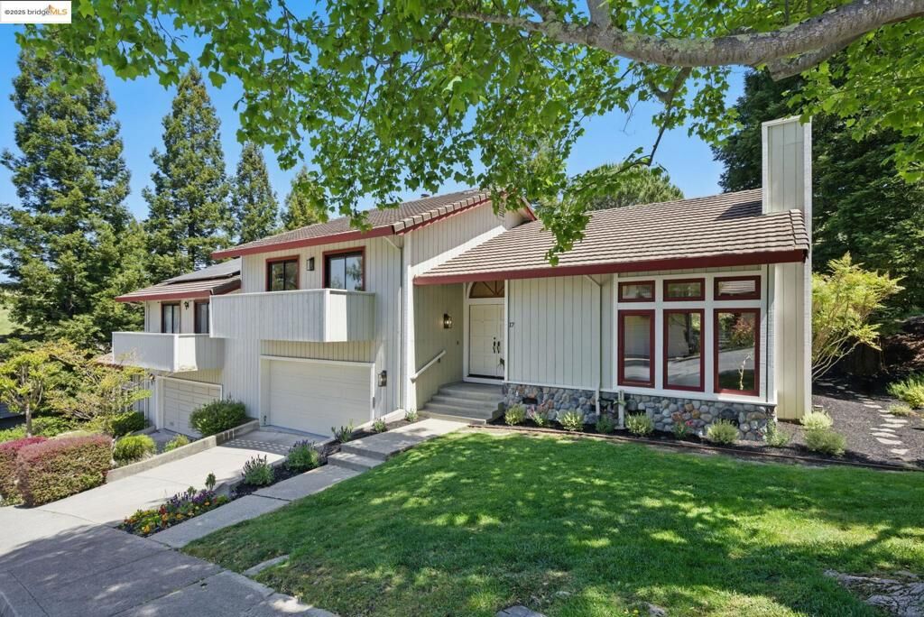 Property Photo:  17 Via Barcelona  CA 94556 