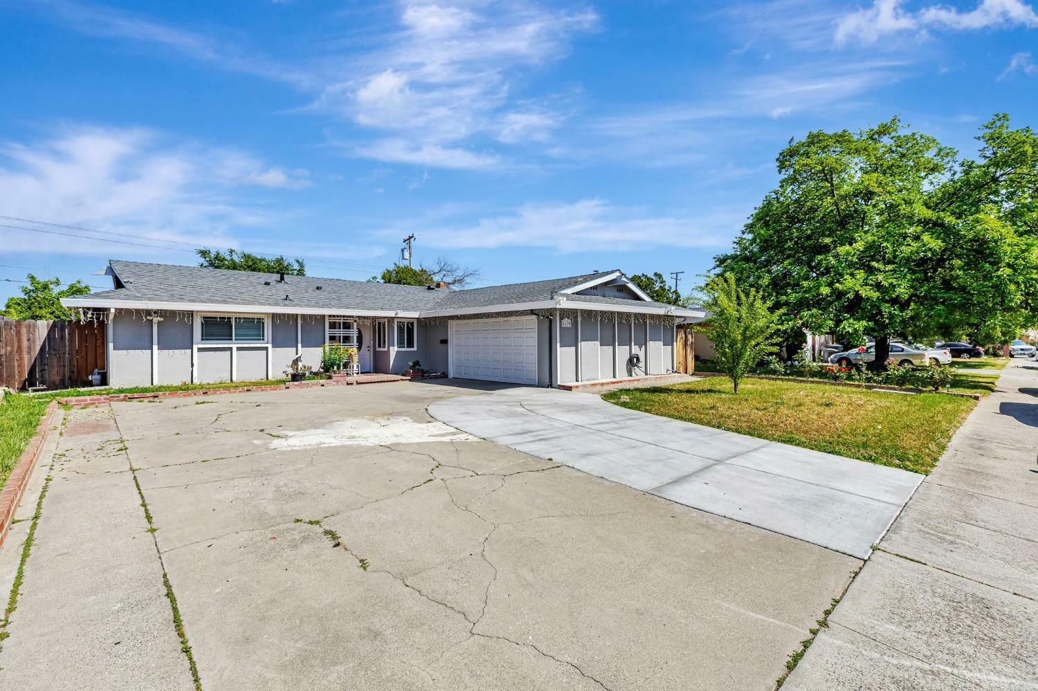 Property Photo: 6629 Doreen Way CA 95823