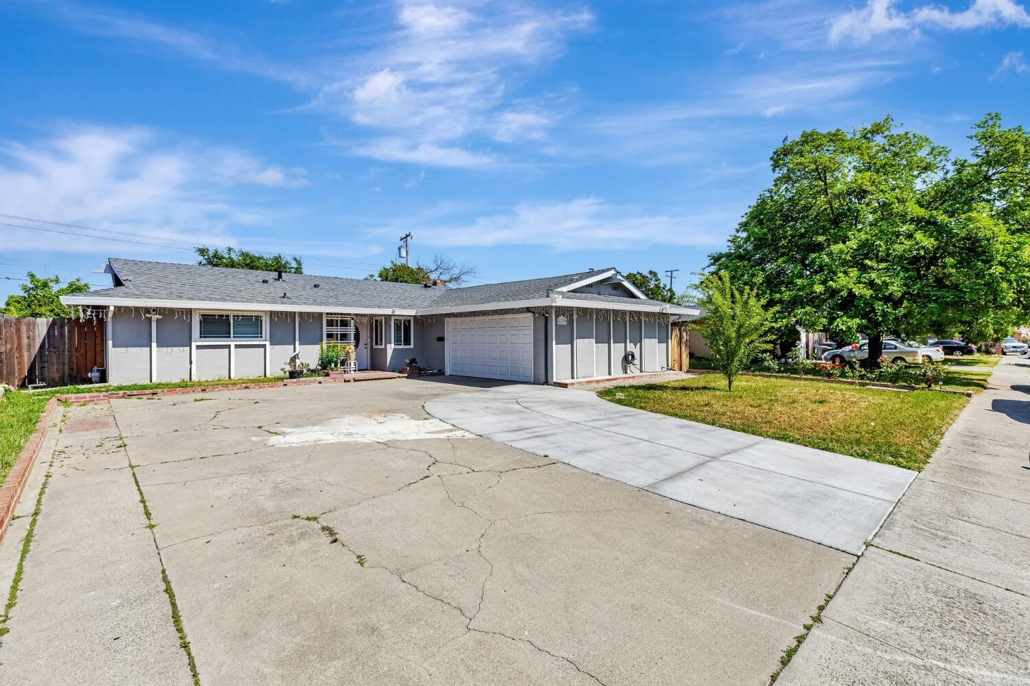 Property Photo: 6629 Doreen Way CA 95823