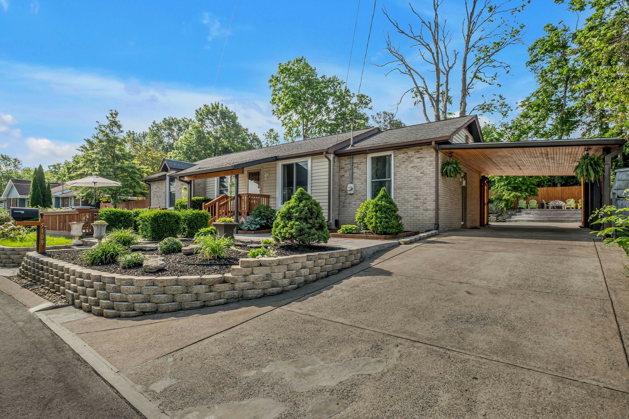 Property Photo: 5109 Parishwood Ct TN 37211
