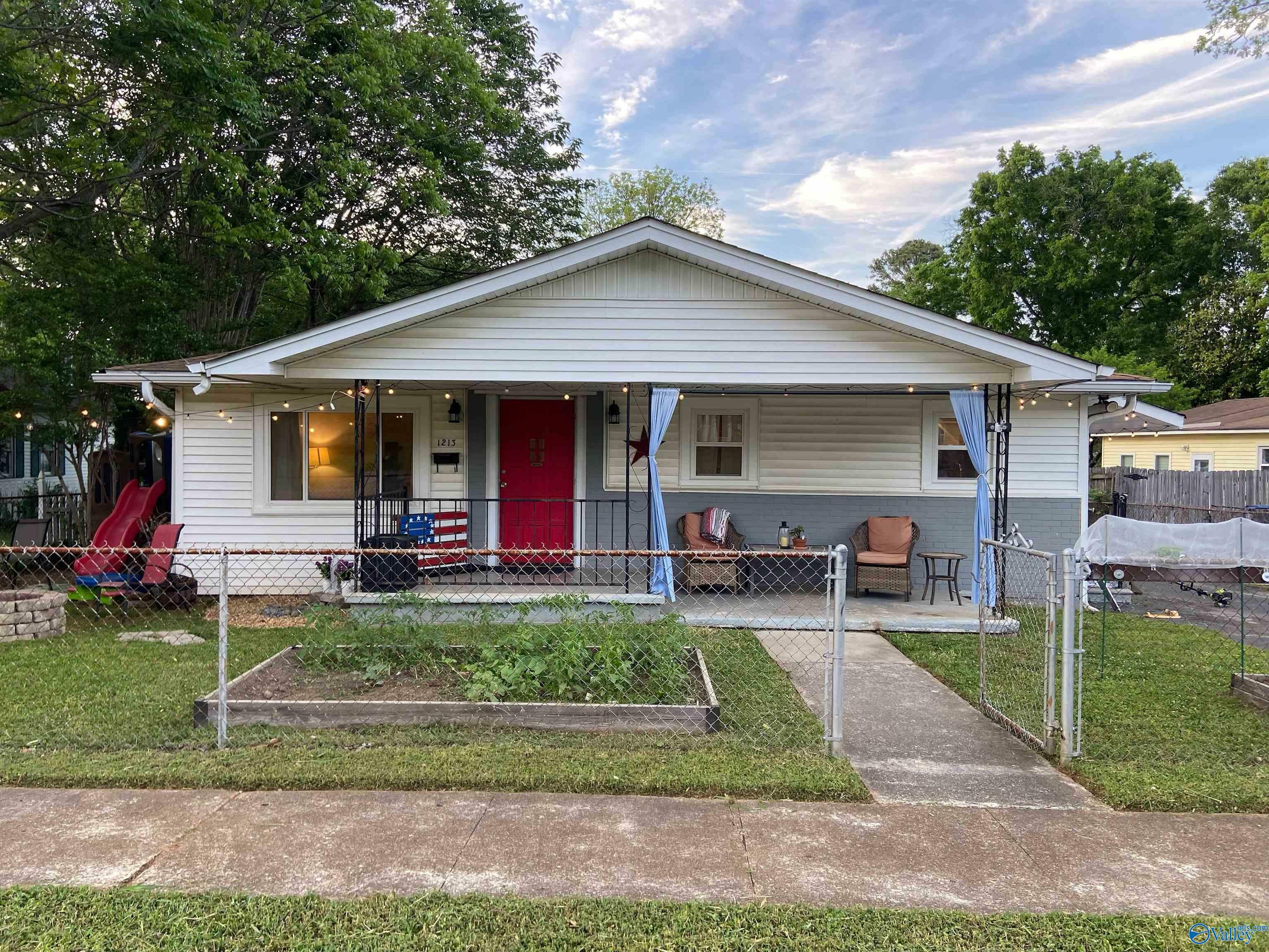 Property Photo: 1213 Humes Avenue NE AL 35801