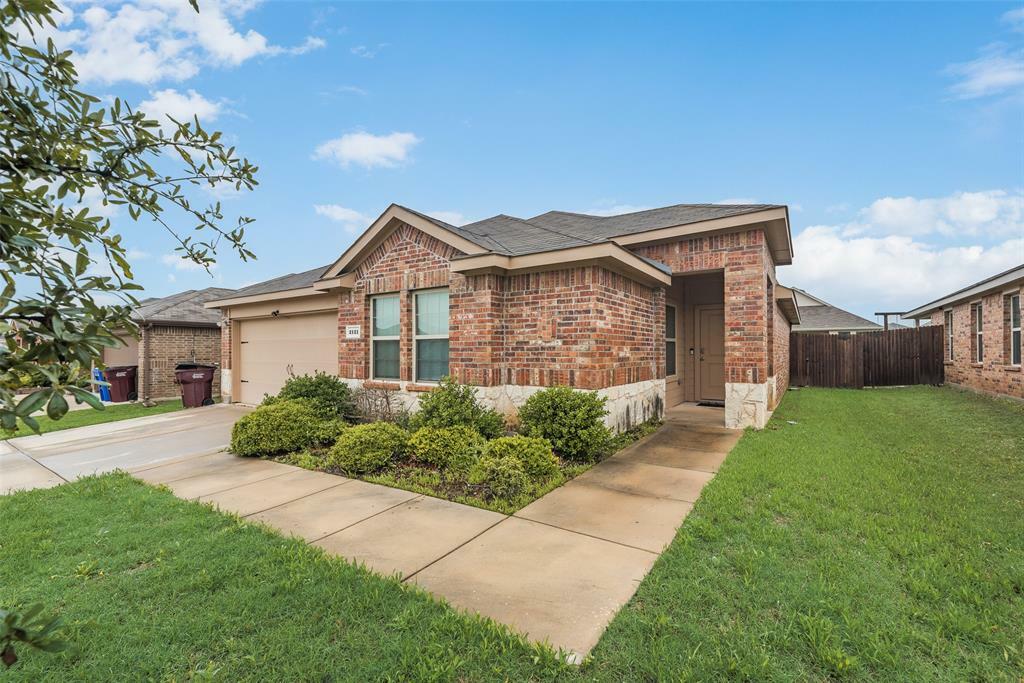 Property Photo: 2121 Tulipwood Drive TX 75189